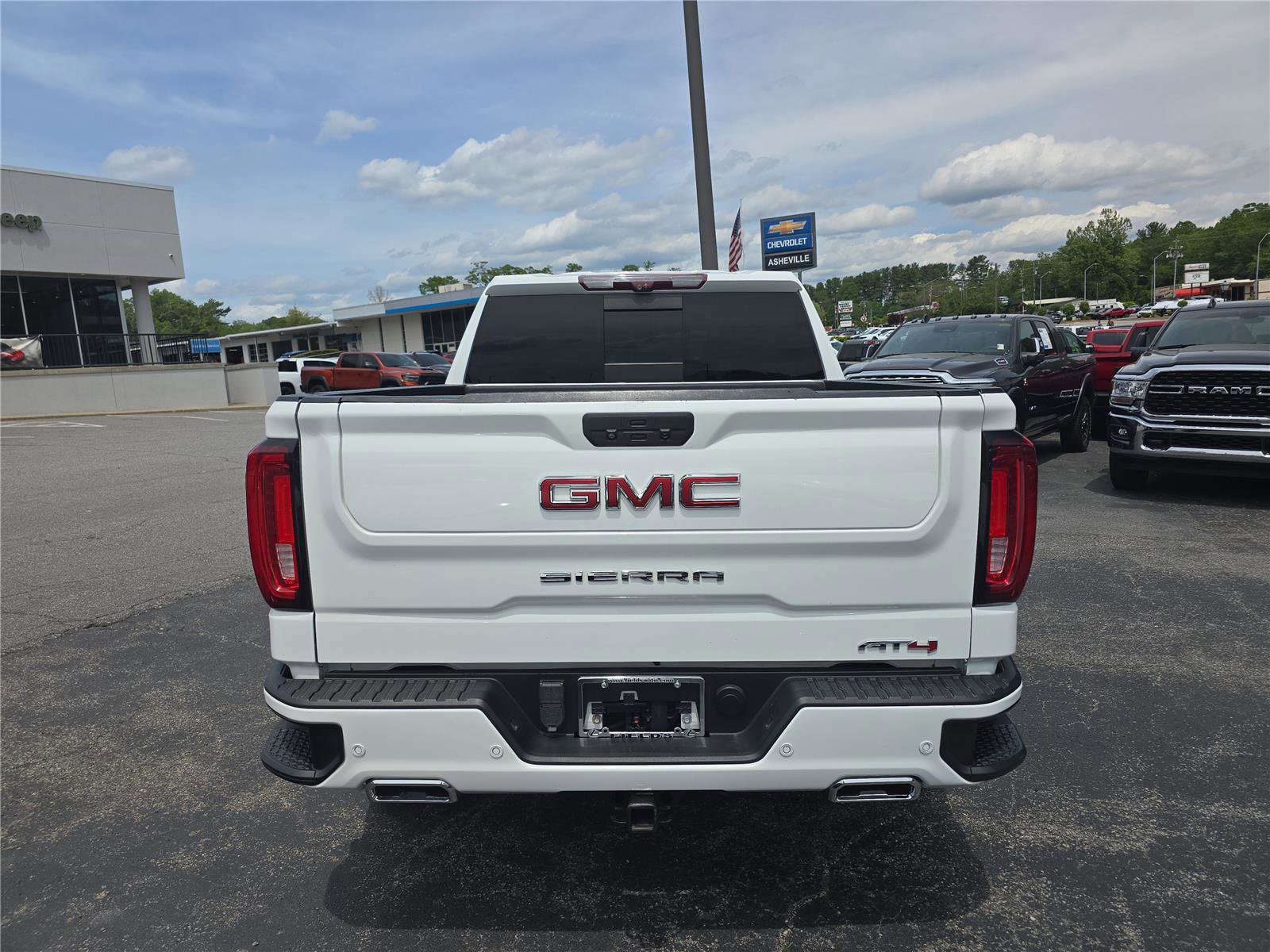 Used 2020 GMC Sierra 1500 AT4 w/ AT4 Premium Package AWD/4WD image 4