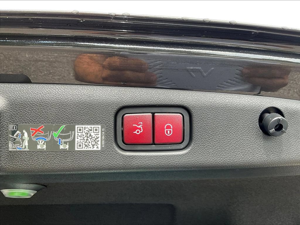 Certified 2025 Mercedes-Benz E 350 4MATIC Sedan w/ MBUS Superscreen Package image 39