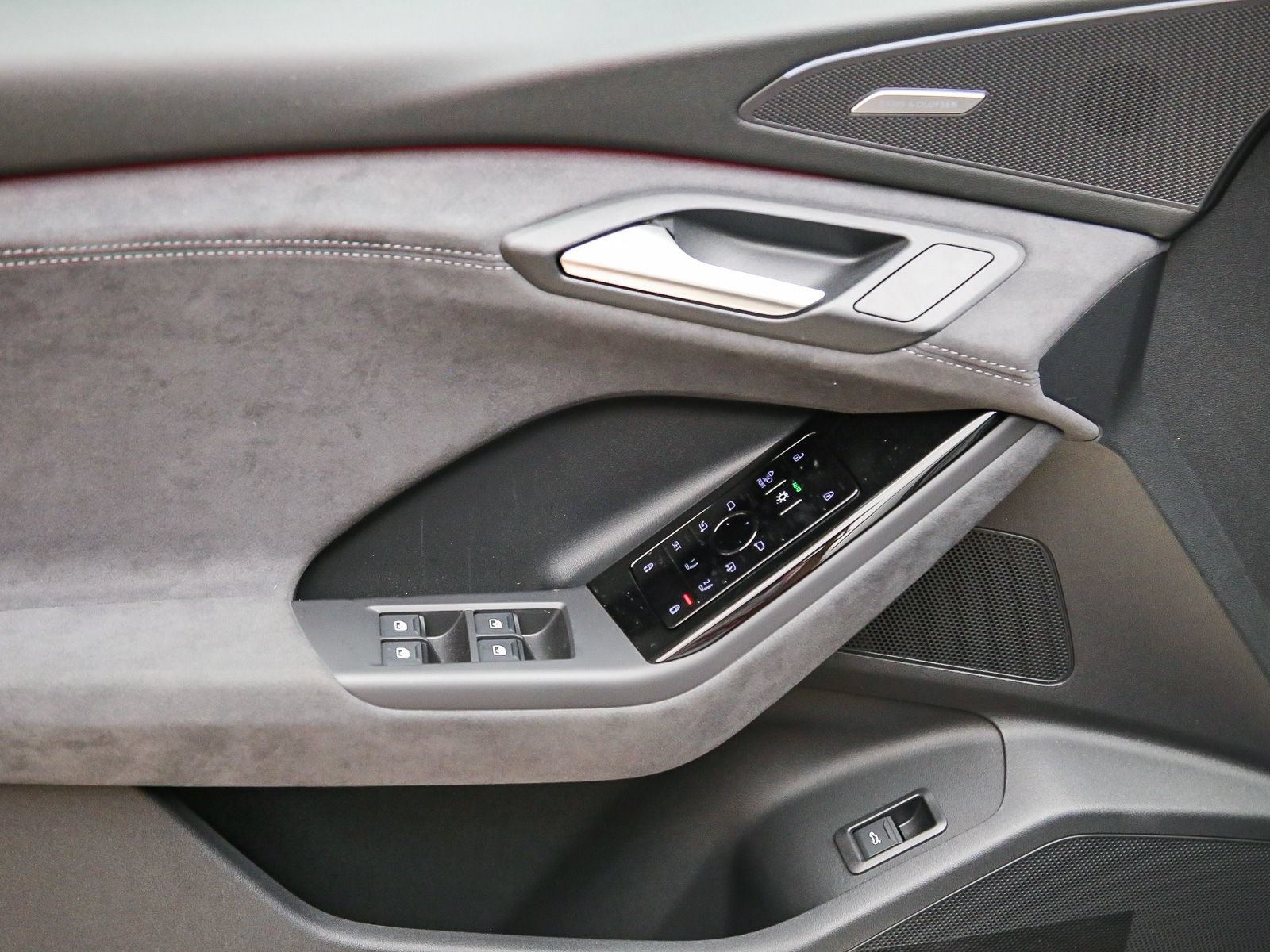 New 2027 Audi SQ6 e-tron Premium Plus AWD/4WD image 25