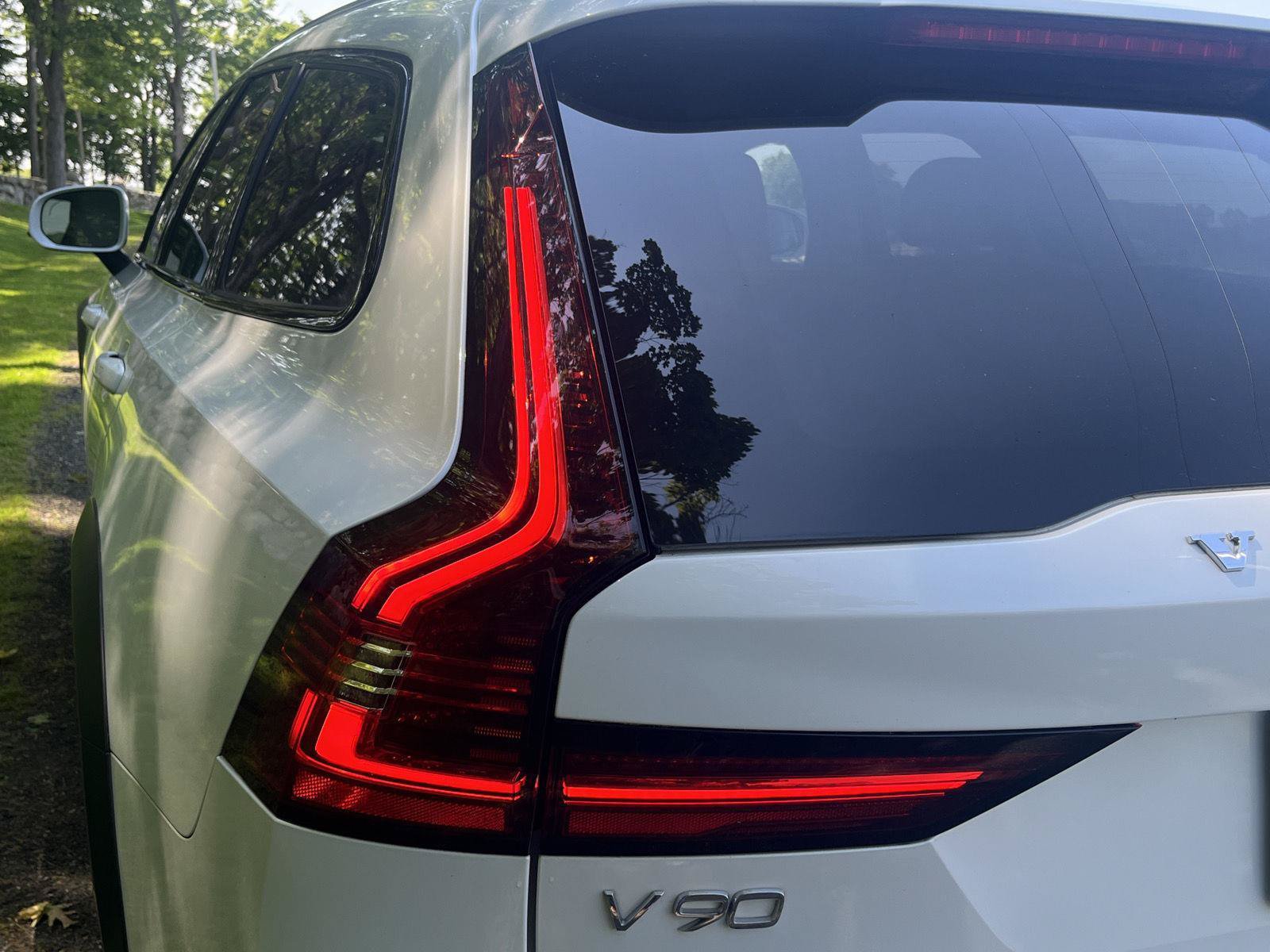 Used 2023 Volvo V90 B6 Cross Country Plus w/ Climate Package AWD/4WD image 22