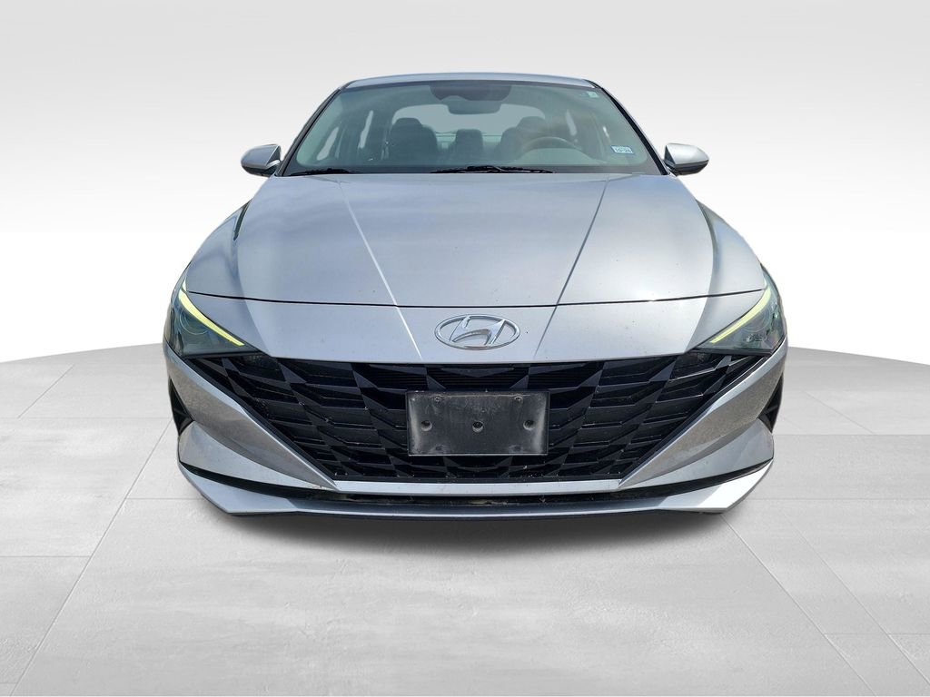 Used 2023 Hyundai Elantra SE image 2