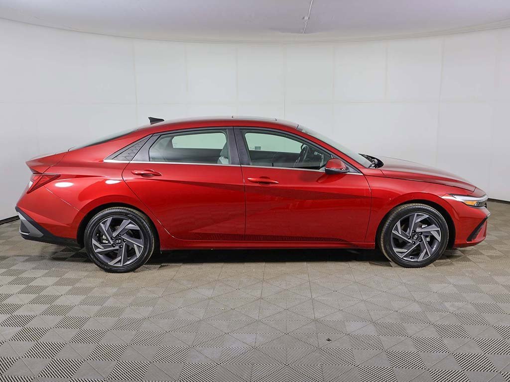Certified 2025 Hyundai Elantra Limited image 16