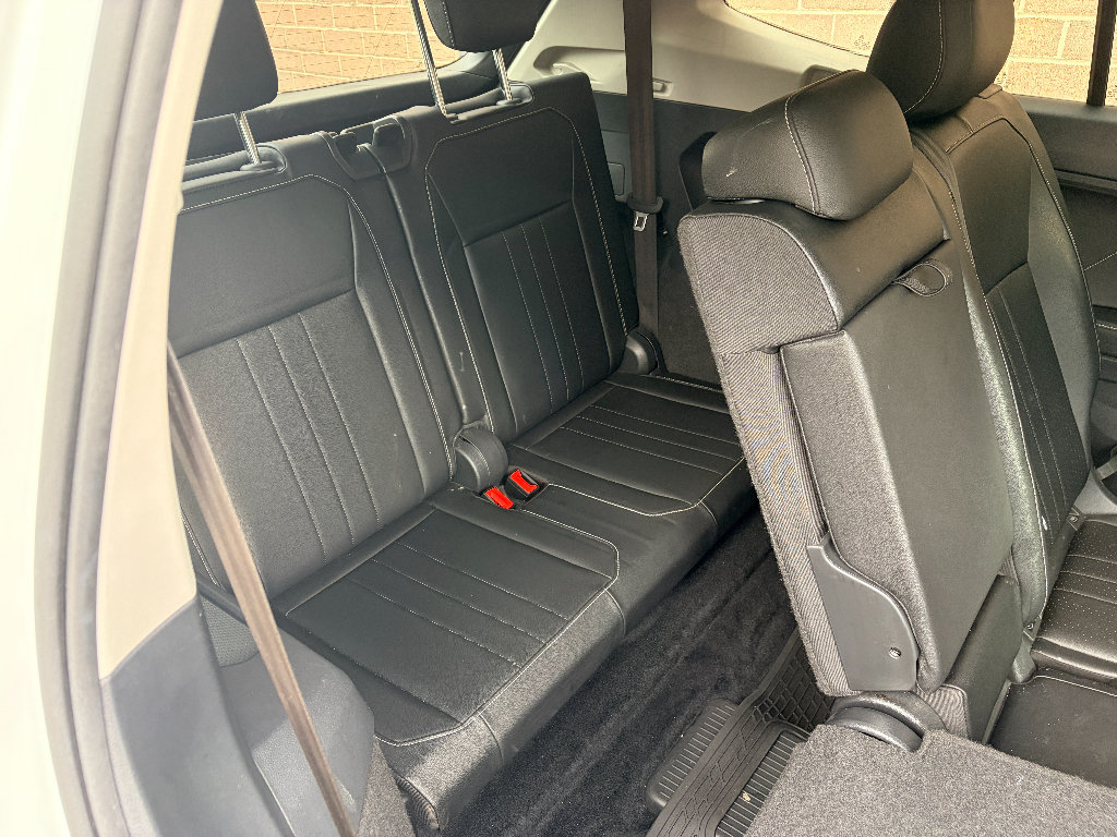 Used 2022 Volkswagen Tiguan SE w/ Panoramic Sunroof Package FWD image 23