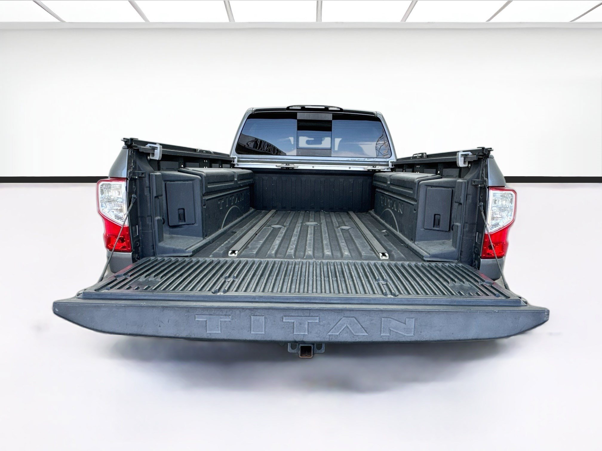 Used 2016 Nissan Titan SL AWD/4WD image 17