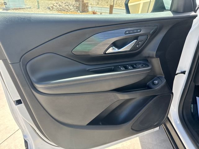Used 2024 GMC Terrain SLT FWD image 10