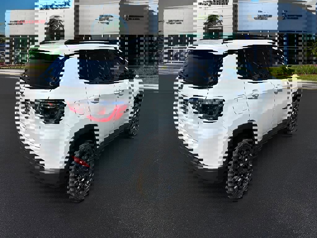 New 2026 Jeep Compass Latitude image 9