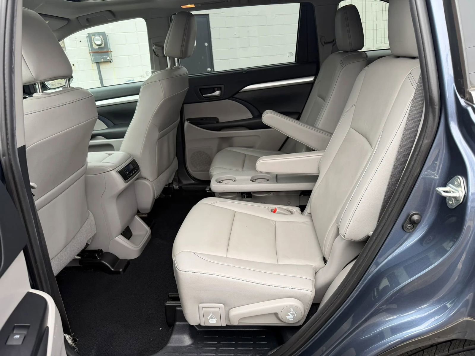 Used 2019 Toyota Highlander XLE AWD/4WD image 8