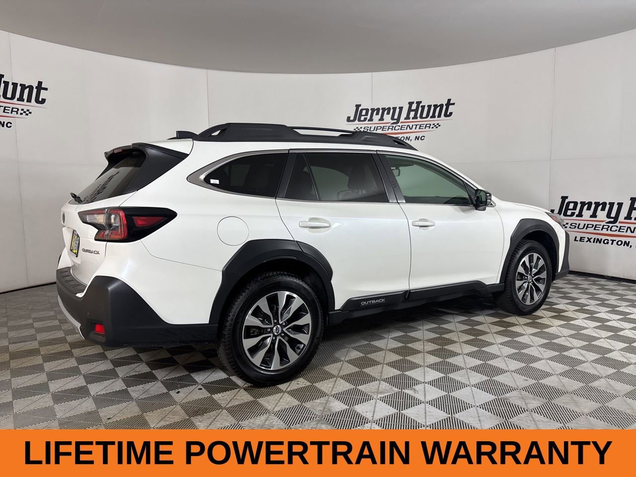 Used 2025 Subaru Outback Limited AWD/4WD image 5