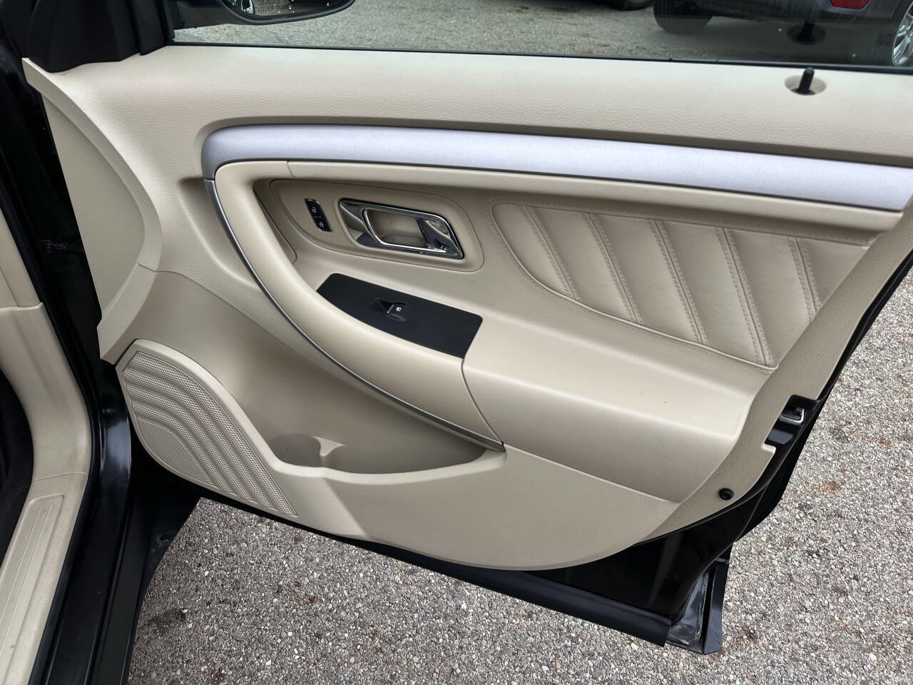 Used 2013 Ford Taurus SE image 21