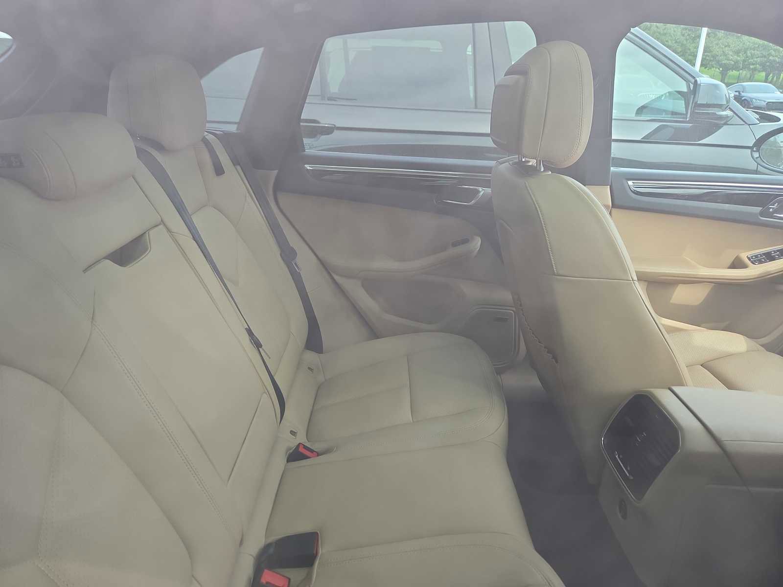 Used 2024 Porsche Macan w/ Premium Plus Package image 13