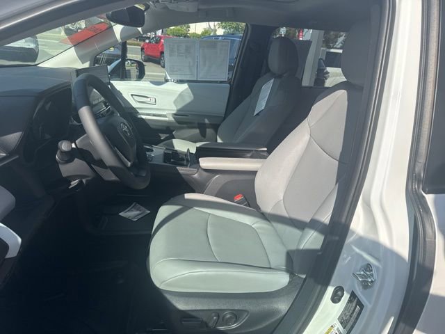 Certified 2026 Toyota Sienna XLE FWD image 15