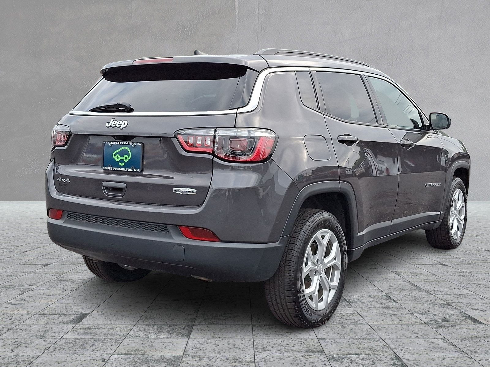 Used 2024 Jeep Compass Latitude AWD/4WD image 4