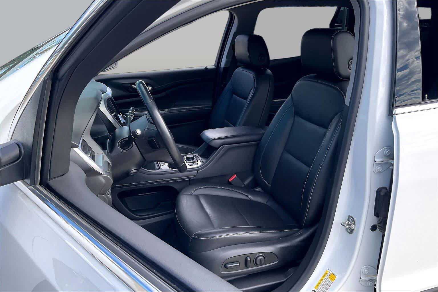 Used 2022 GMC Acadia SLT w/ Technology Package FWD image 8