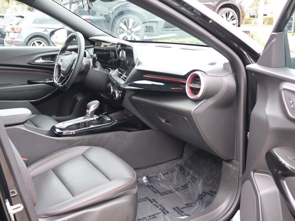 Used 2024 Chevrolet Trax RS w/ Sunroof Package image 30