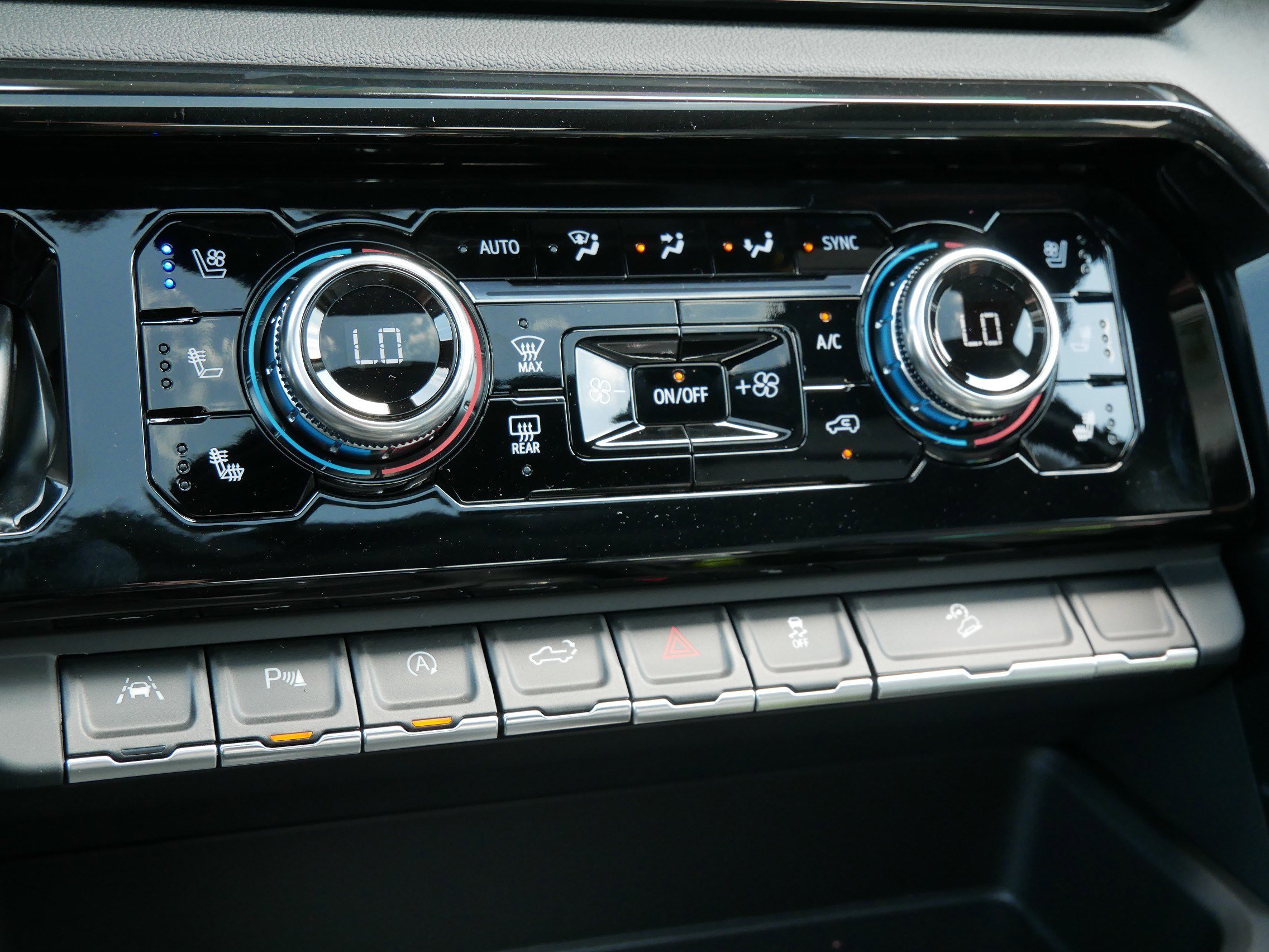 New 2026 GMC Sierra 1500 AT4 w/ AT4 Premium Package image 17