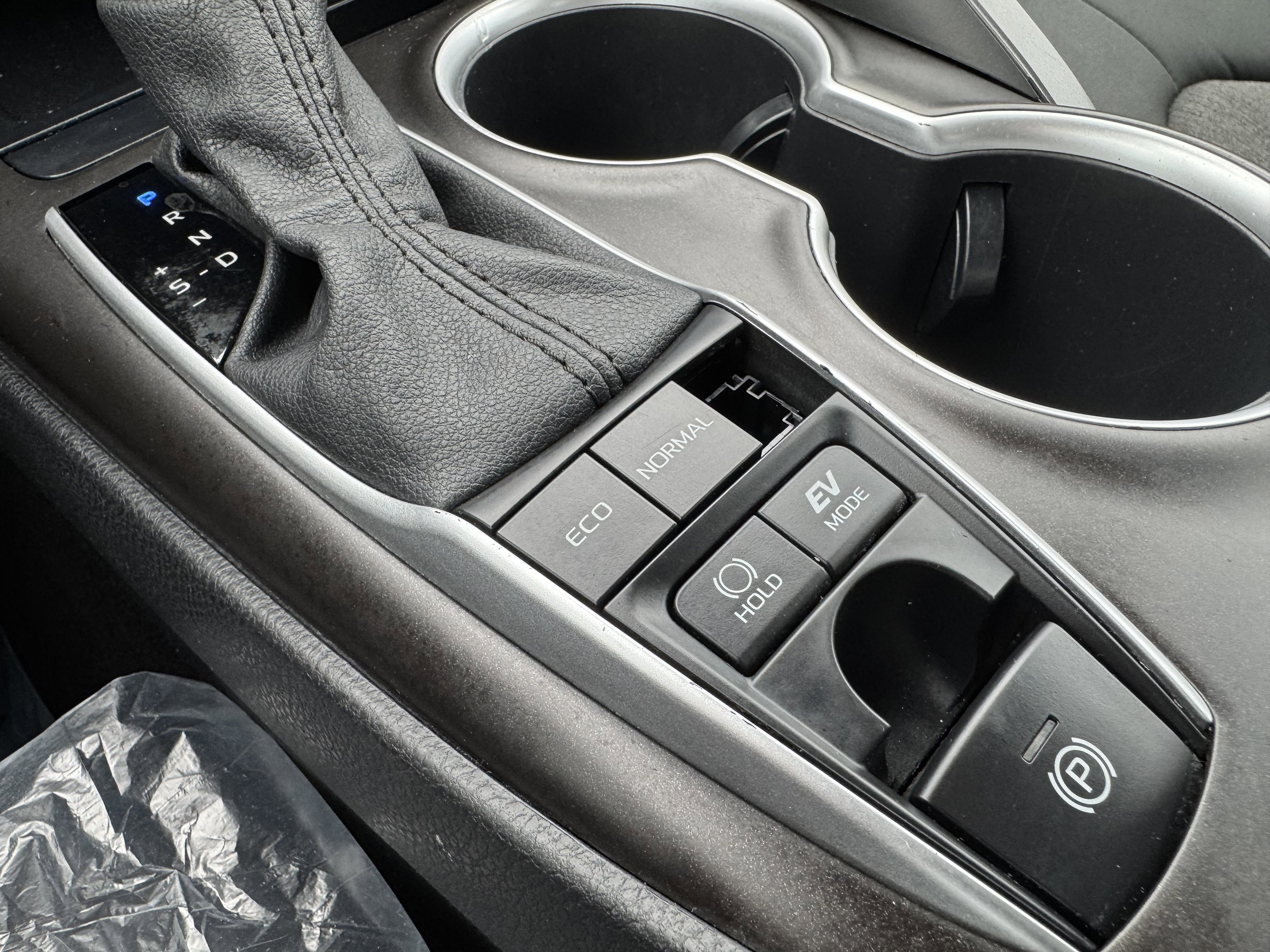 Used 2021 Toyota Camry LE image 9