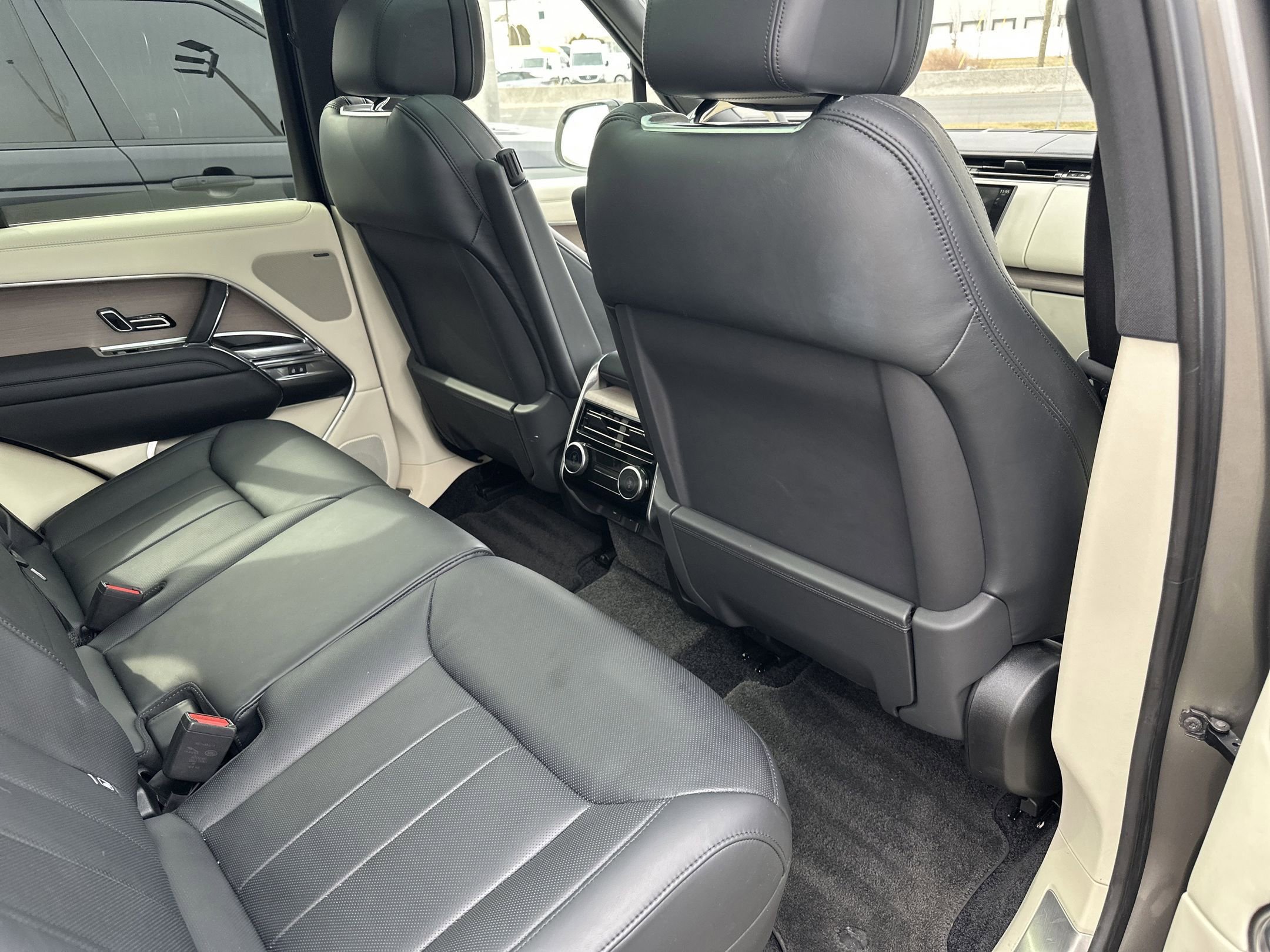 Used 2023 Land Rover Range Rover SE image 17