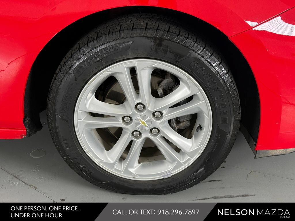 Used 2018 Chevrolet Cruze LT w/ Convenience Package FWD image 10