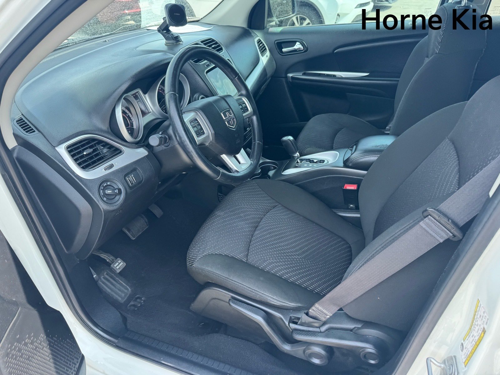 Used 2019 Dodge Journey SE FWD image 9