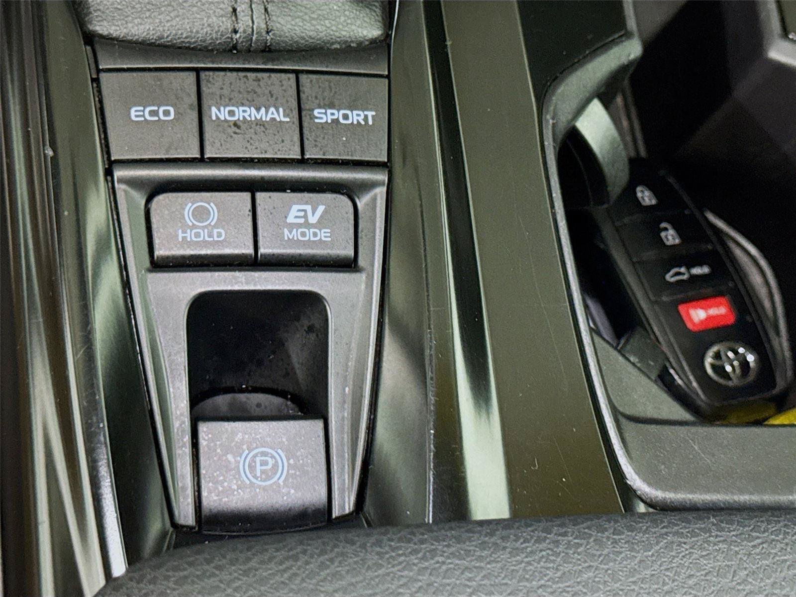 Used 2025 Toyota Camry LE w/ Convenience Package FWD image 15
