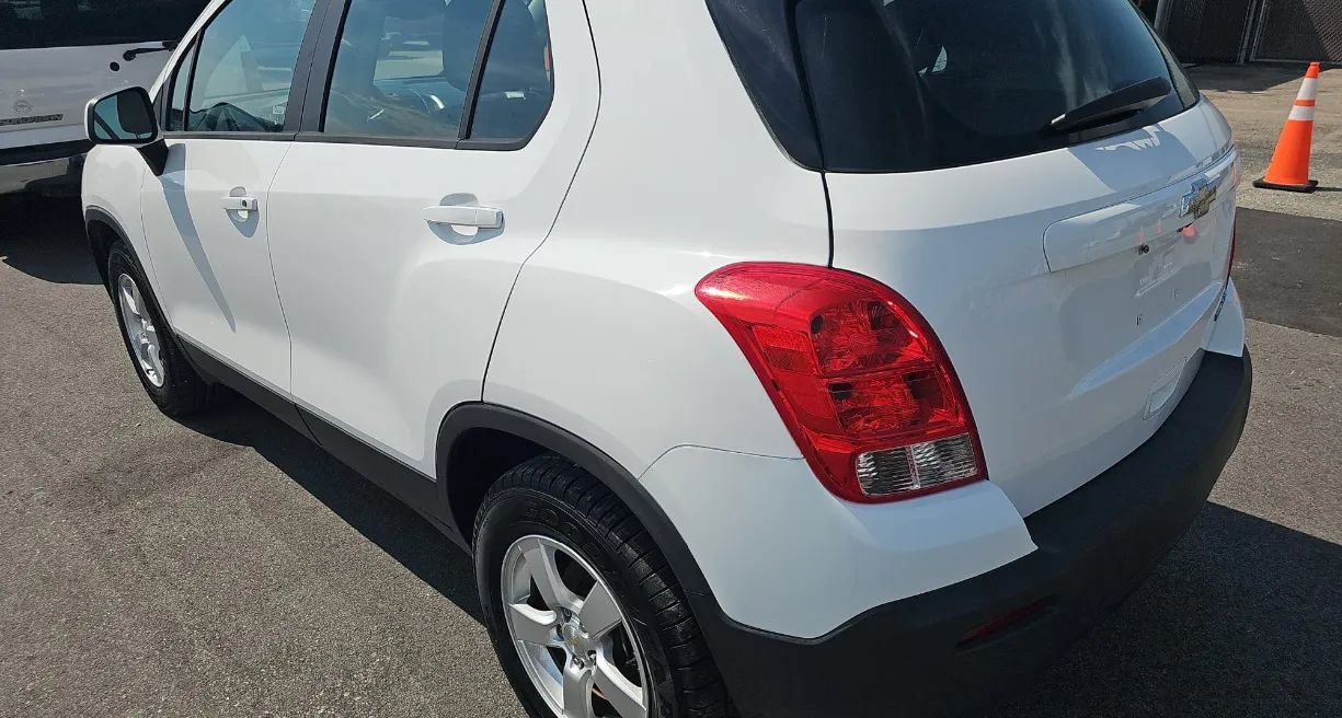 Used 2016 Chevrolet Trax LS AWD/4WD image 4