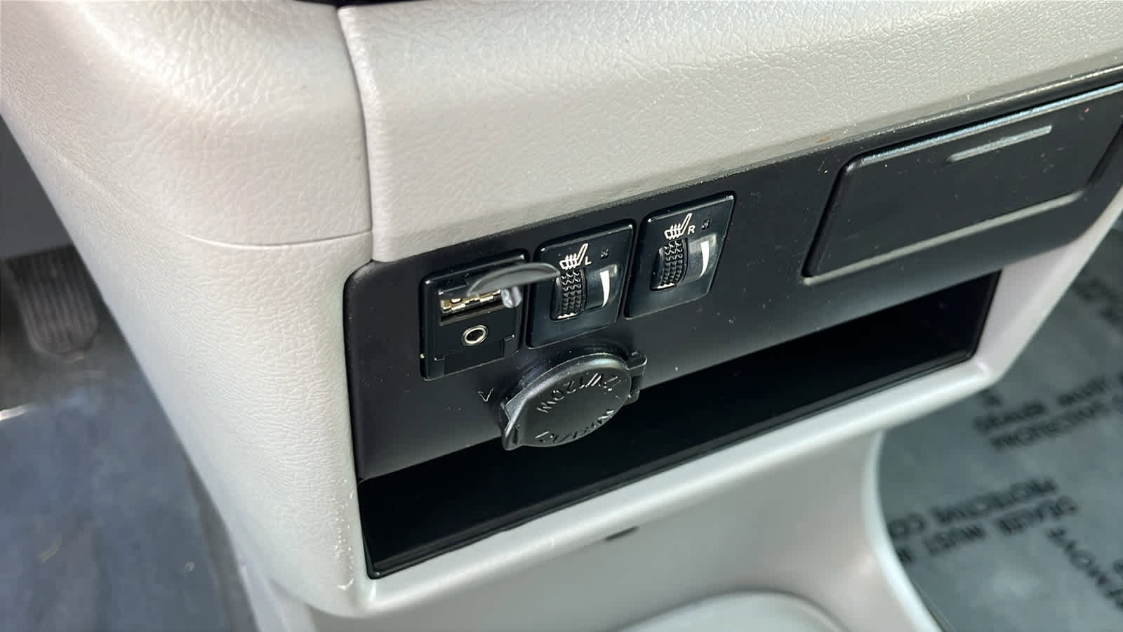 Used 2017 Toyota Sienna XLE AWD/4WD image 25