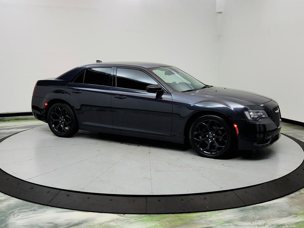 Used 2019 Chrysler 300 Touring w/ Sport Appearance Package RWD image 4