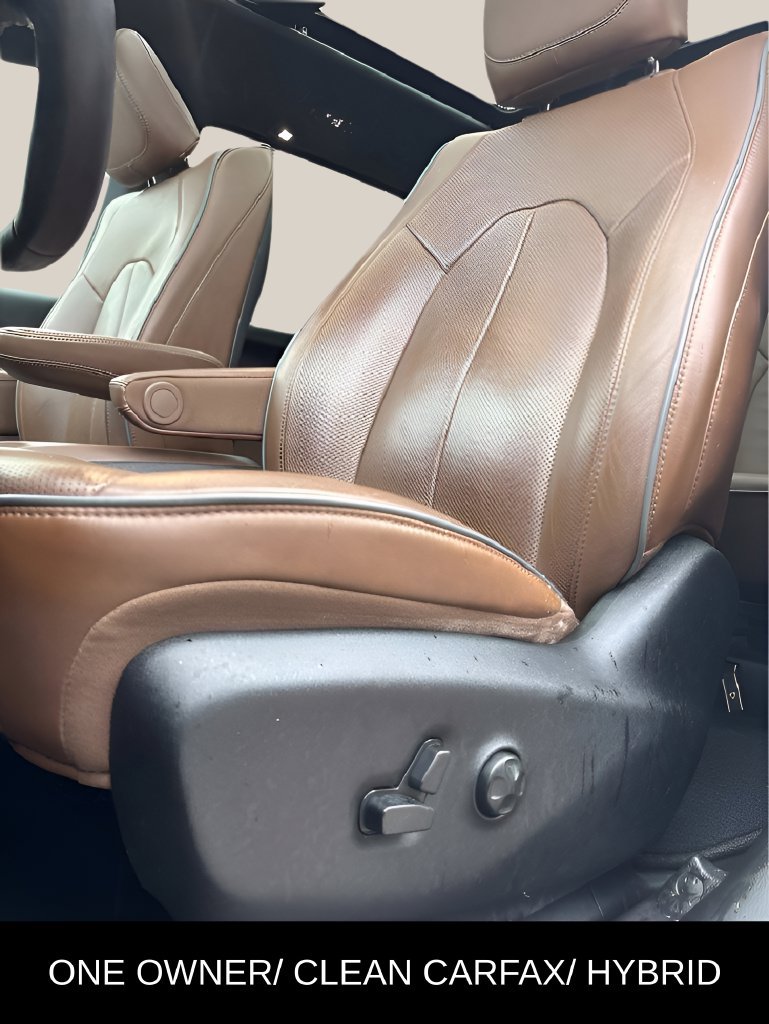 Used 2020 Chrysler Pacifica Limited w/ Advanced Safetytec Group FWD image 12