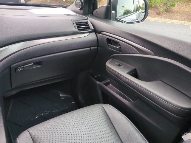 Used 2025 Honda Passport EX-L image 17