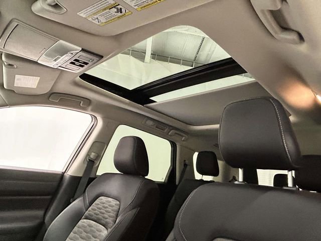 Used 2025 Nissan Pathfinder SV w/ SV Premium Package FWD image 15