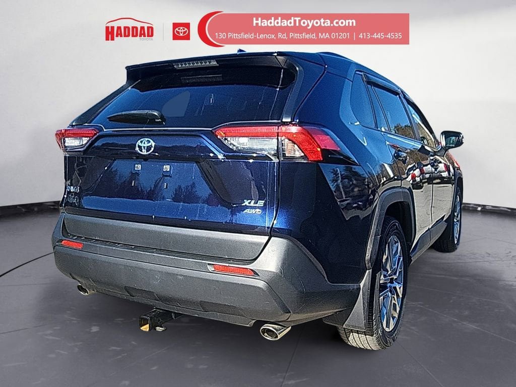 Used 2020 Toyota RAV4 XLE Premium AWD/4WD image 5