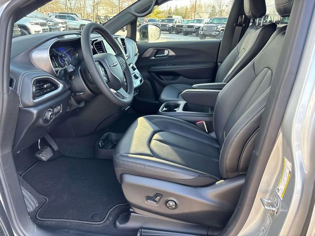 New 2026 Chrysler Pacifica Select image 6