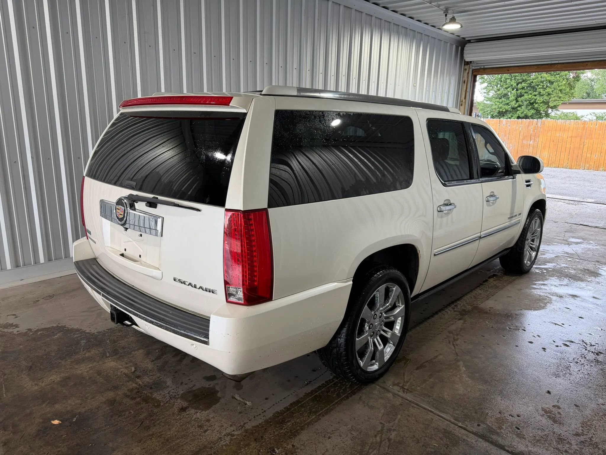 Used 2012 Cadillac Escalade ESV Platinum AWD/4WD image 5
