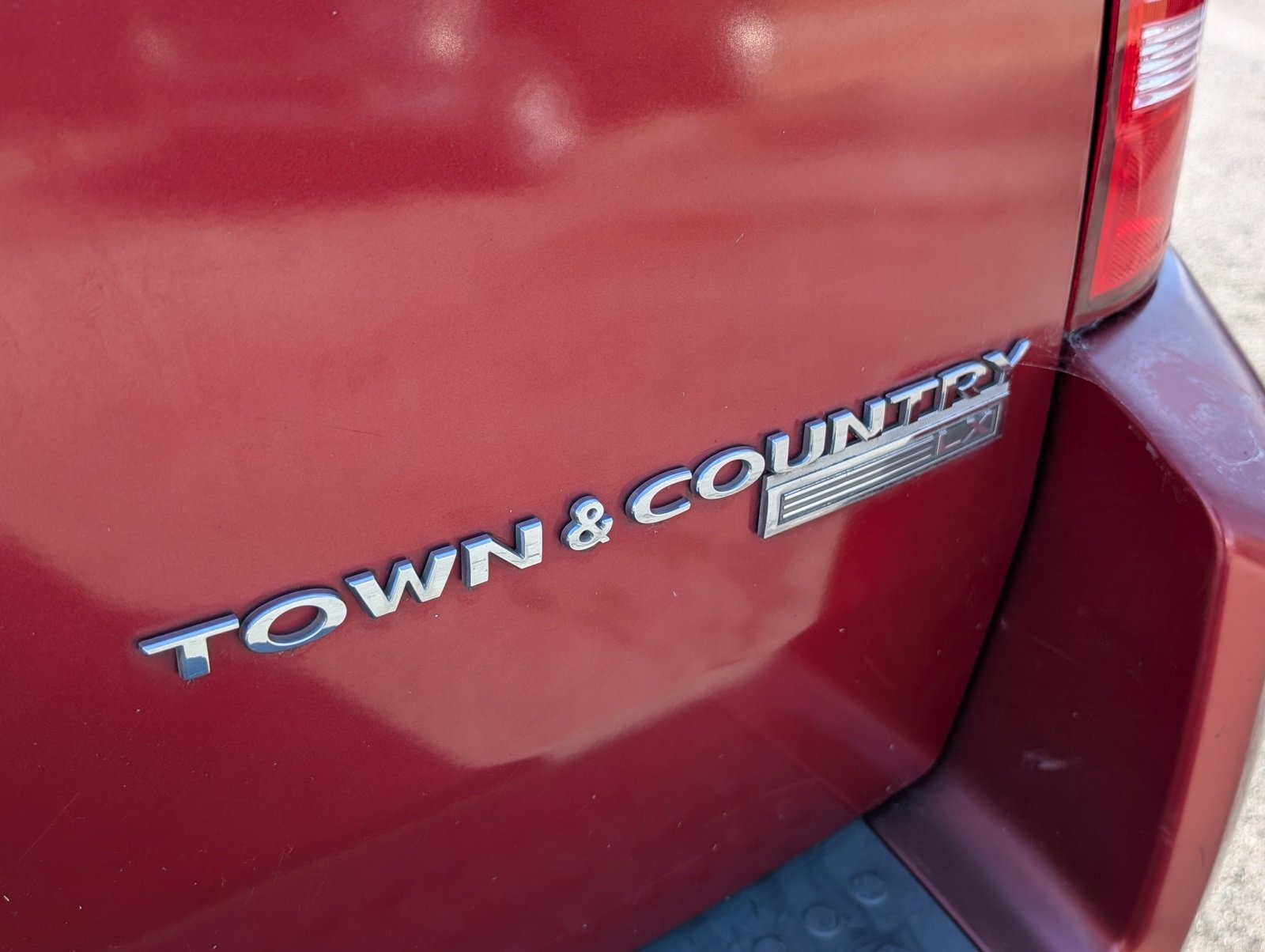 Used 2009 Chrysler Town & Country LX image 3