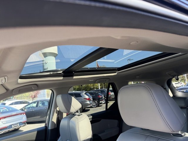 Used 2024 Honda Pilot Touring image 5