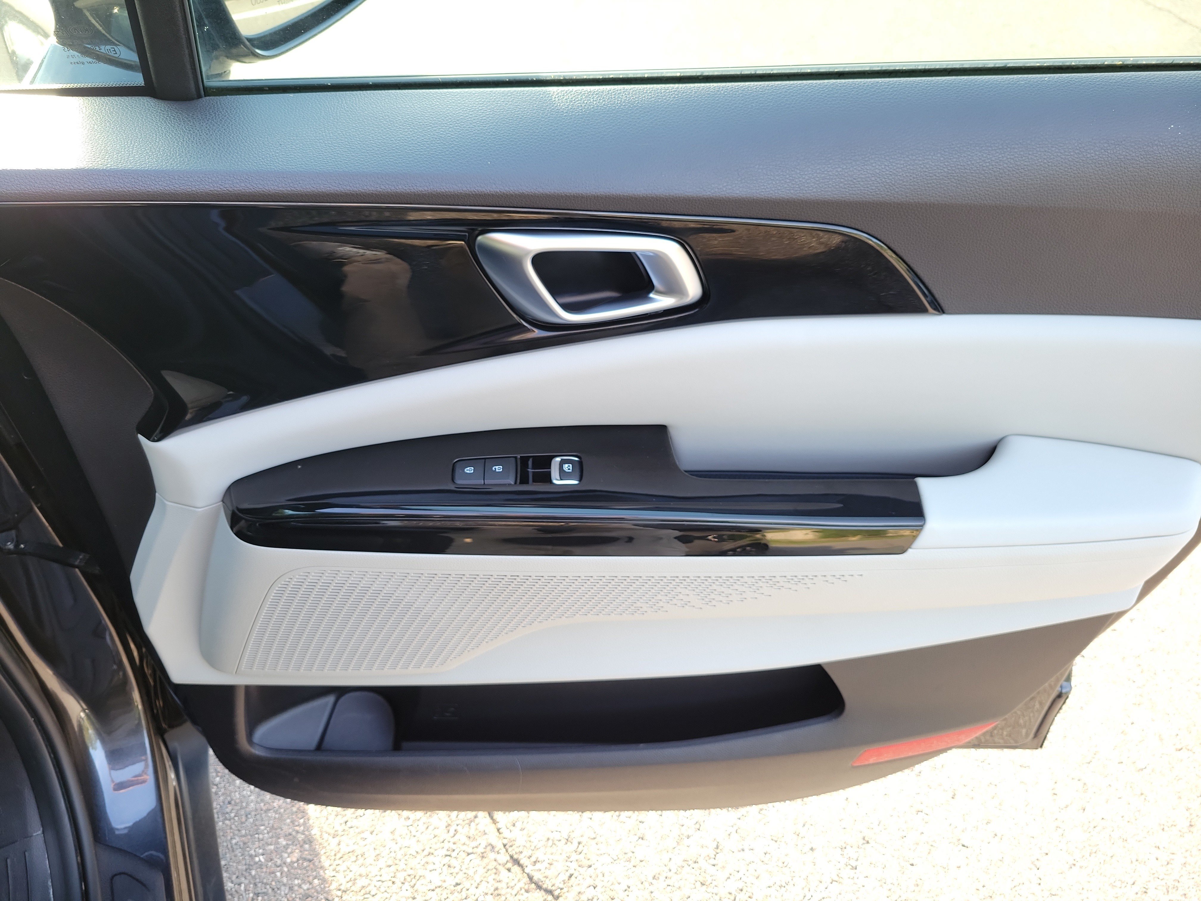 Used 2022 Kia Carnival EX FWD image 9