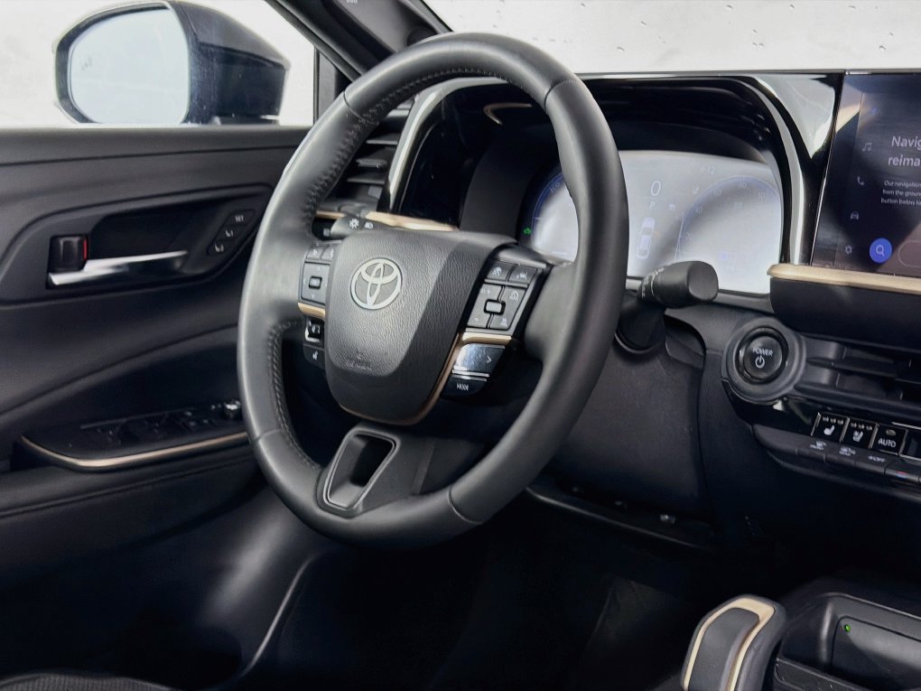 Used 2023 Toyota Crown AWD/4WD image 36