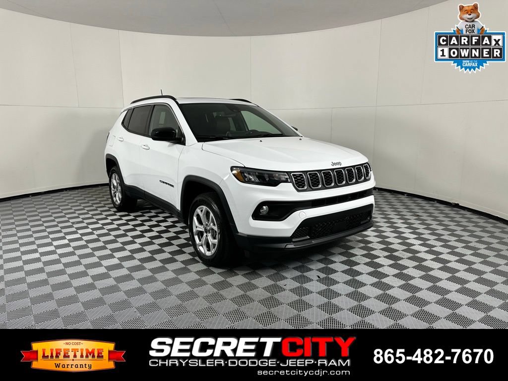 Used 2025 Jeep Compass Latitude w/ Sun & Sound Group AWD/4WD image 1