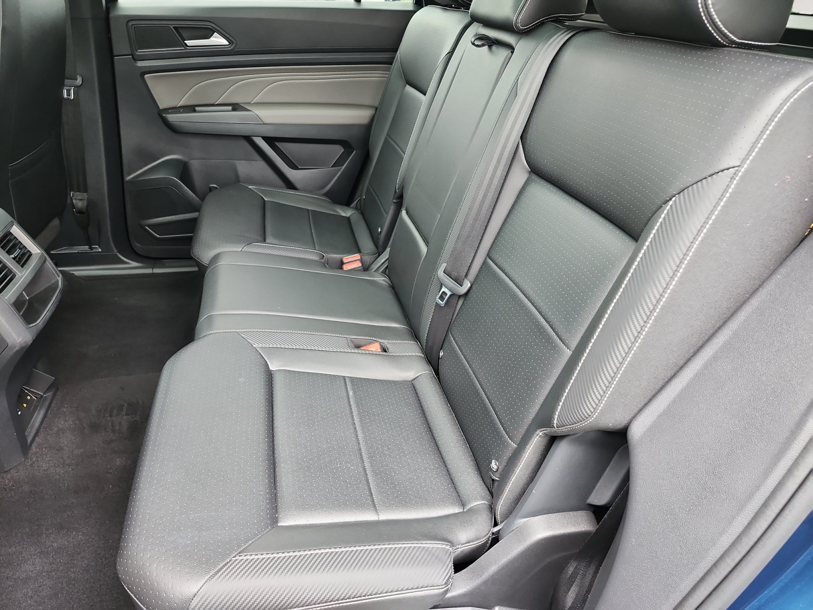 Used 2023 Volkswagen Atlas Cross Sport SEL R-Line AWD/4WD image 13