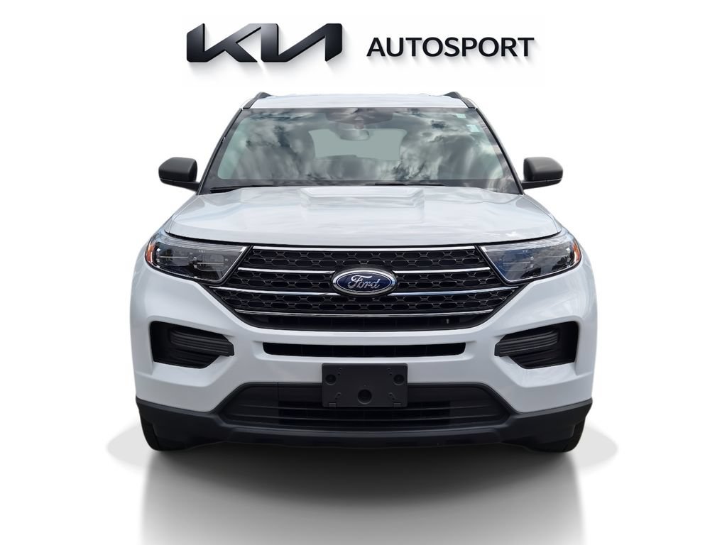 Used 2023 Ford Explorer XLT AWD/4WD image 2