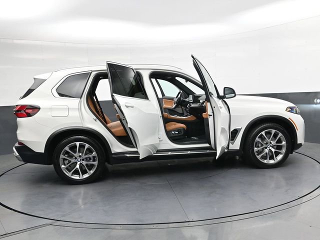 Used 2025 BMW X5 xDrive40i AWD/4WD image 38