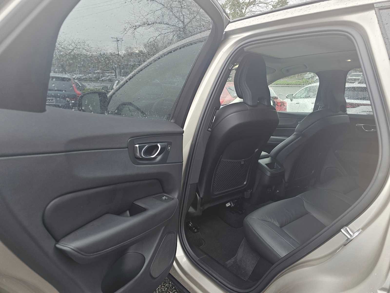 Certified 2025 Volvo XC60 B5 Plus AWD/4WD image 16