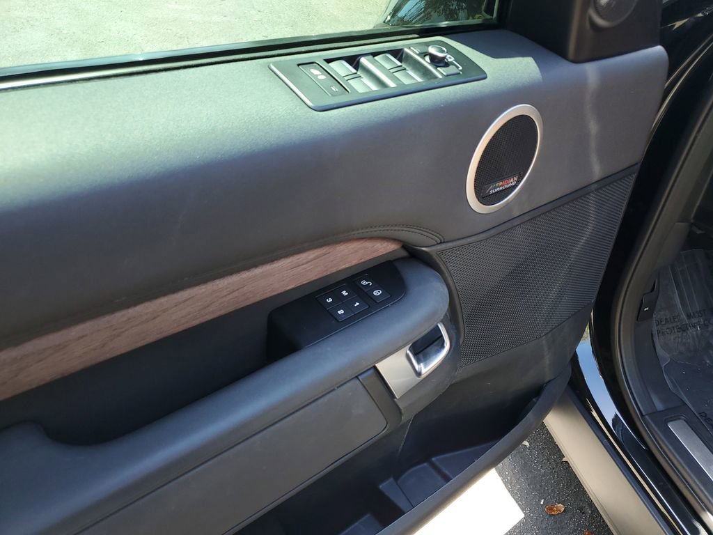 Used 2019 Land Rover Discovery HSE image 22