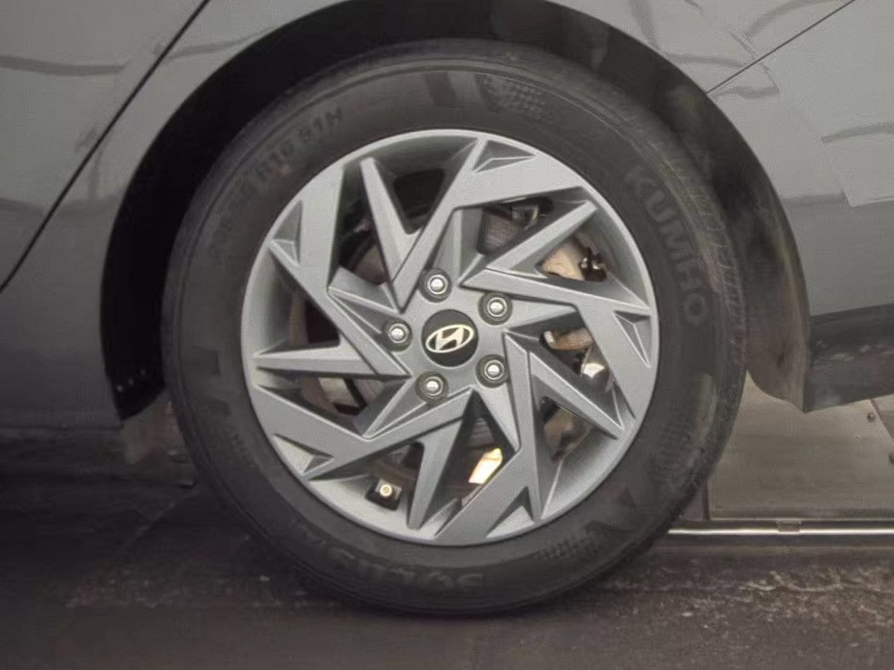 Used 2024 Hyundai Elantra SEL FWD image 9