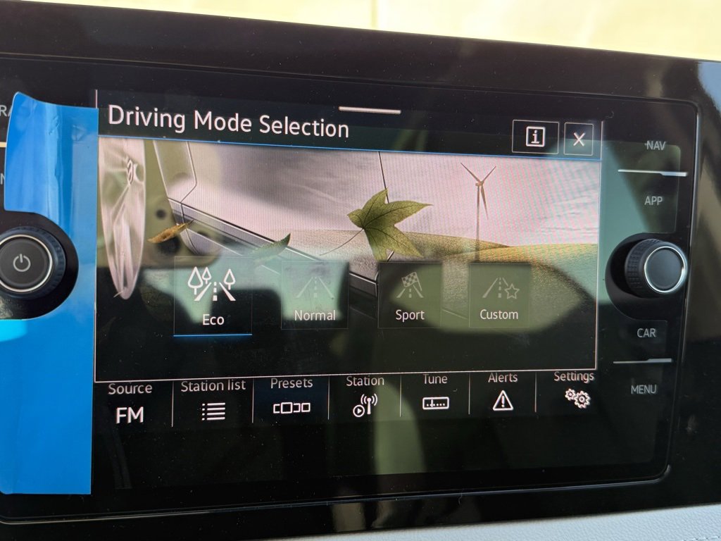 Certified 2025 Volkswagen Taos SEL image 13