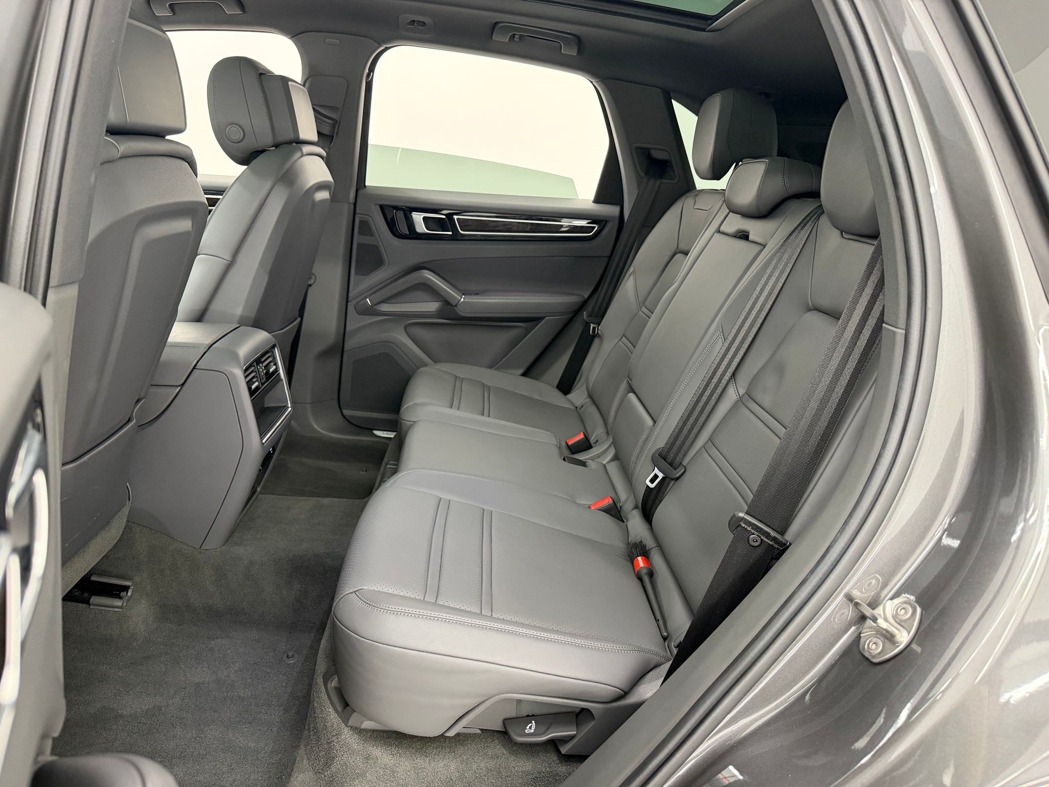 Certified 2023 Porsche Cayenne AWD/4WD image 26