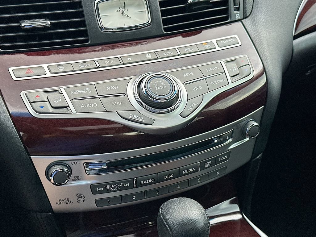 Used 2018 INFINITI Q70 Luxe w/ Proactive Package AWD/4WD image 14