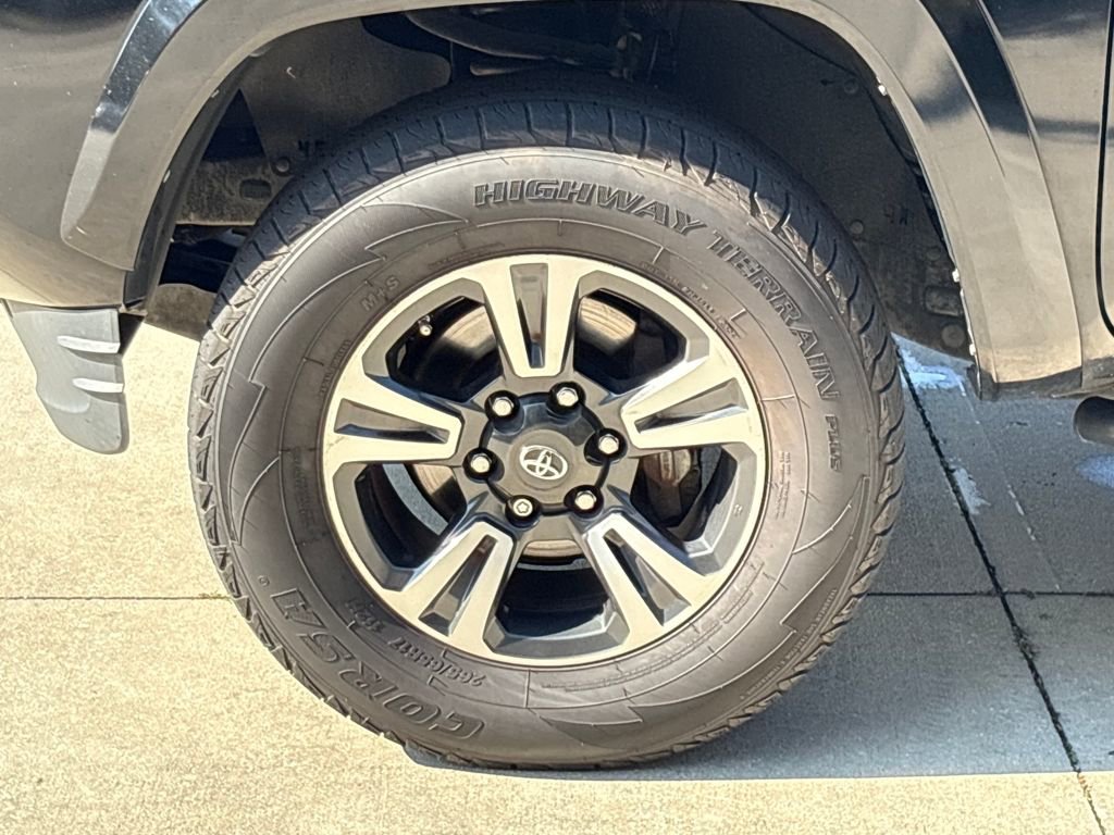 Used 2016 Toyota Tacoma TRD Sport image 11