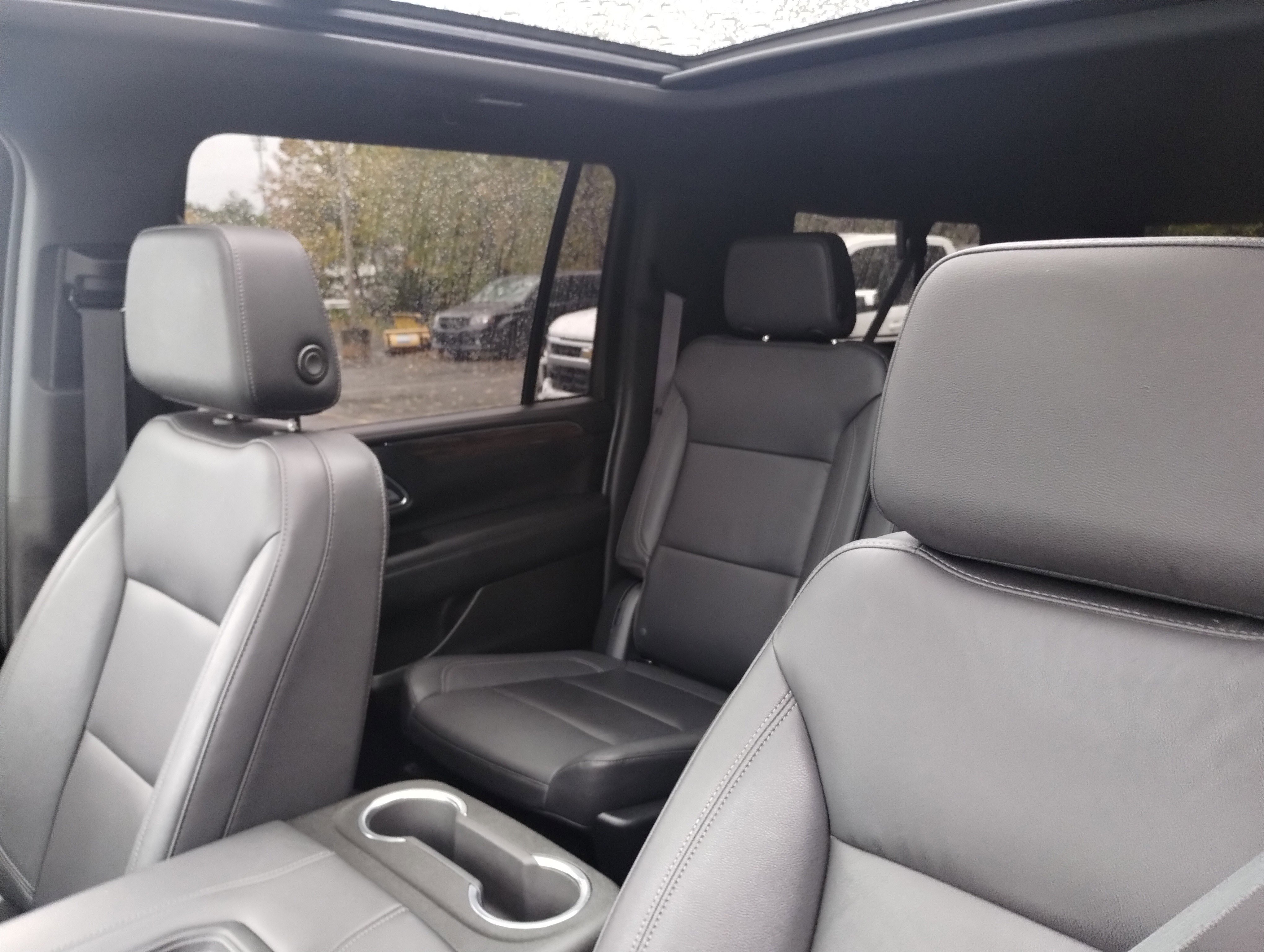 Used 2023 Chevrolet Suburban Z71 w/ Luxury Package image 15