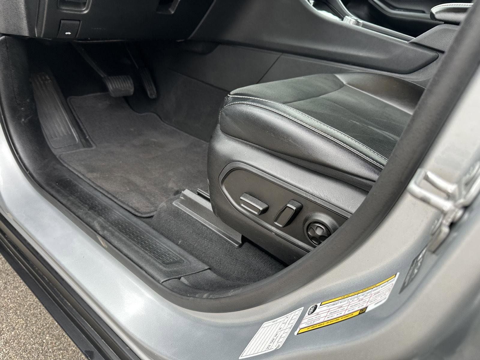 Used 2025 Jeep Grand Cherokee Altitude AWD/4WD image 18